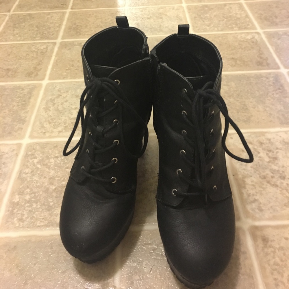 Black heel boots